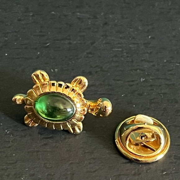 Napier Jewelry - Gold and green turtle pin